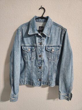 GAP Vintage Women’s Classic Blue Denim Jacket size small